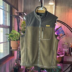 New GH Bass & Co Vest
